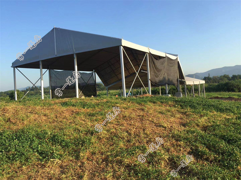 場(chǎng)地不平能搭建倉儲(chǔ)篷房嗎？