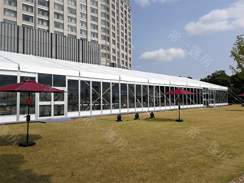 3、透明玻璃幕墻展示